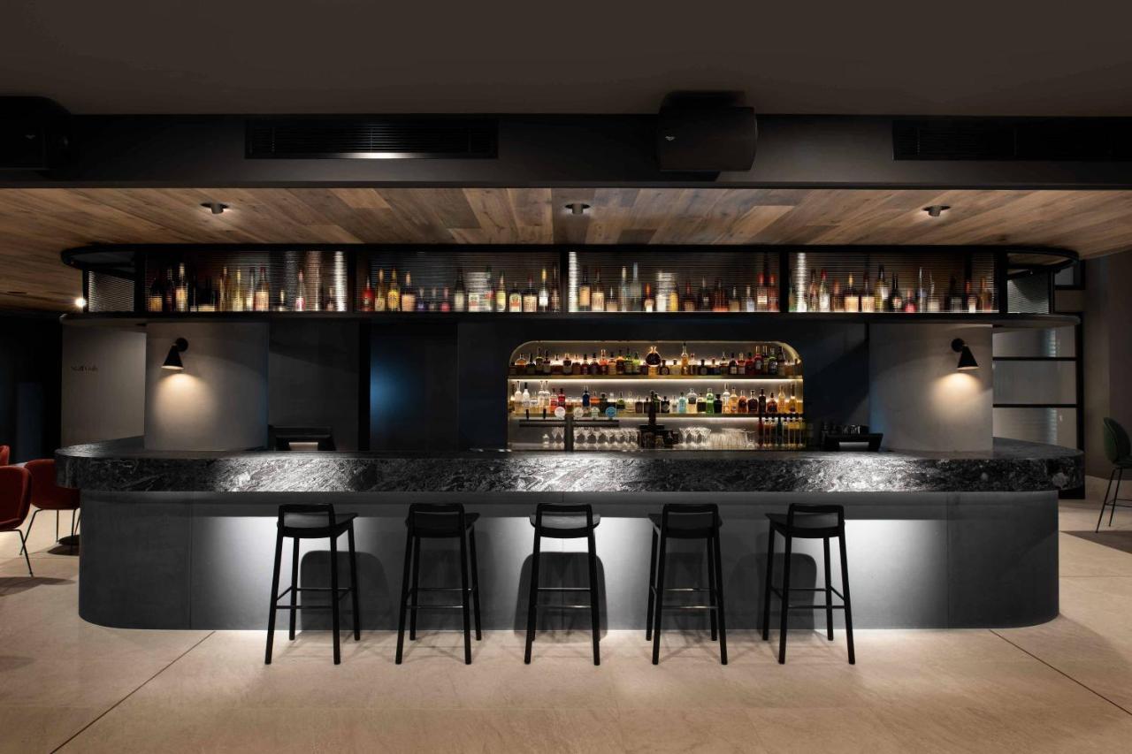 Midnight Hotel, Autograph Collection Canberra Ngoại thất bức ảnh The bar at the restaurant