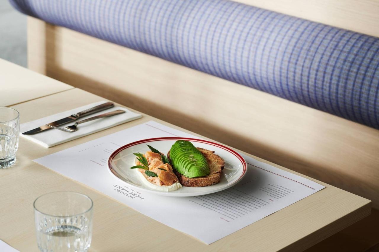 Midnight Hotel, Autograph Collection Canberra Ngoại thất bức ảnh Avocado on toast at The Garrison, 2016