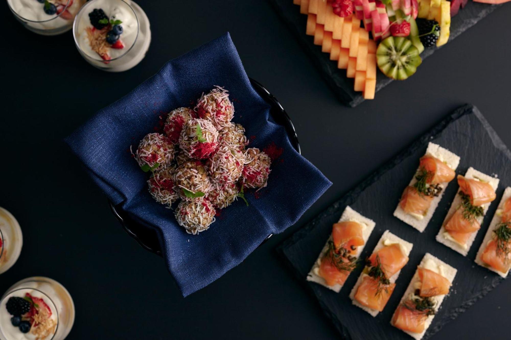 Midnight Hotel, Autograph Collection Canberra Ngoại thất bức ảnh A selection of canapés