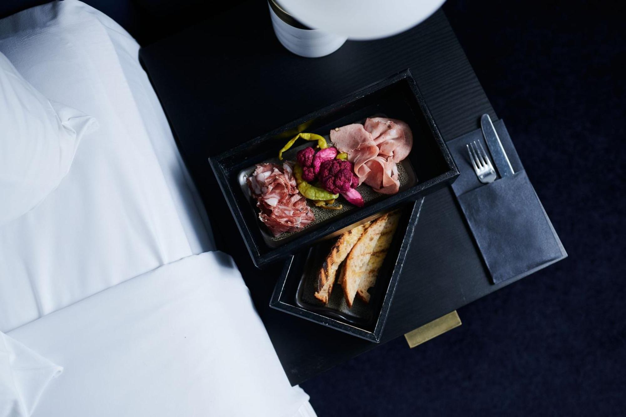 Midnight Hotel, Autograph Collection Canberra Ngoại thất bức ảnh A first-class meal on board a Lufthansa plane