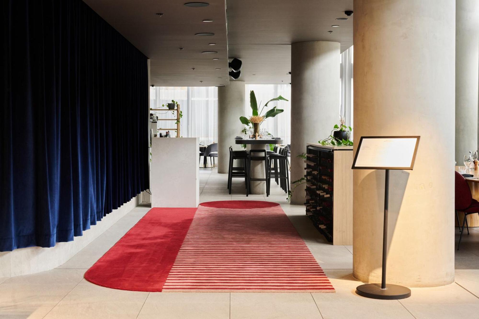 Midnight Hotel, Autograph Collection Canberra Ngoại thất bức ảnh Entrance to the restaurant