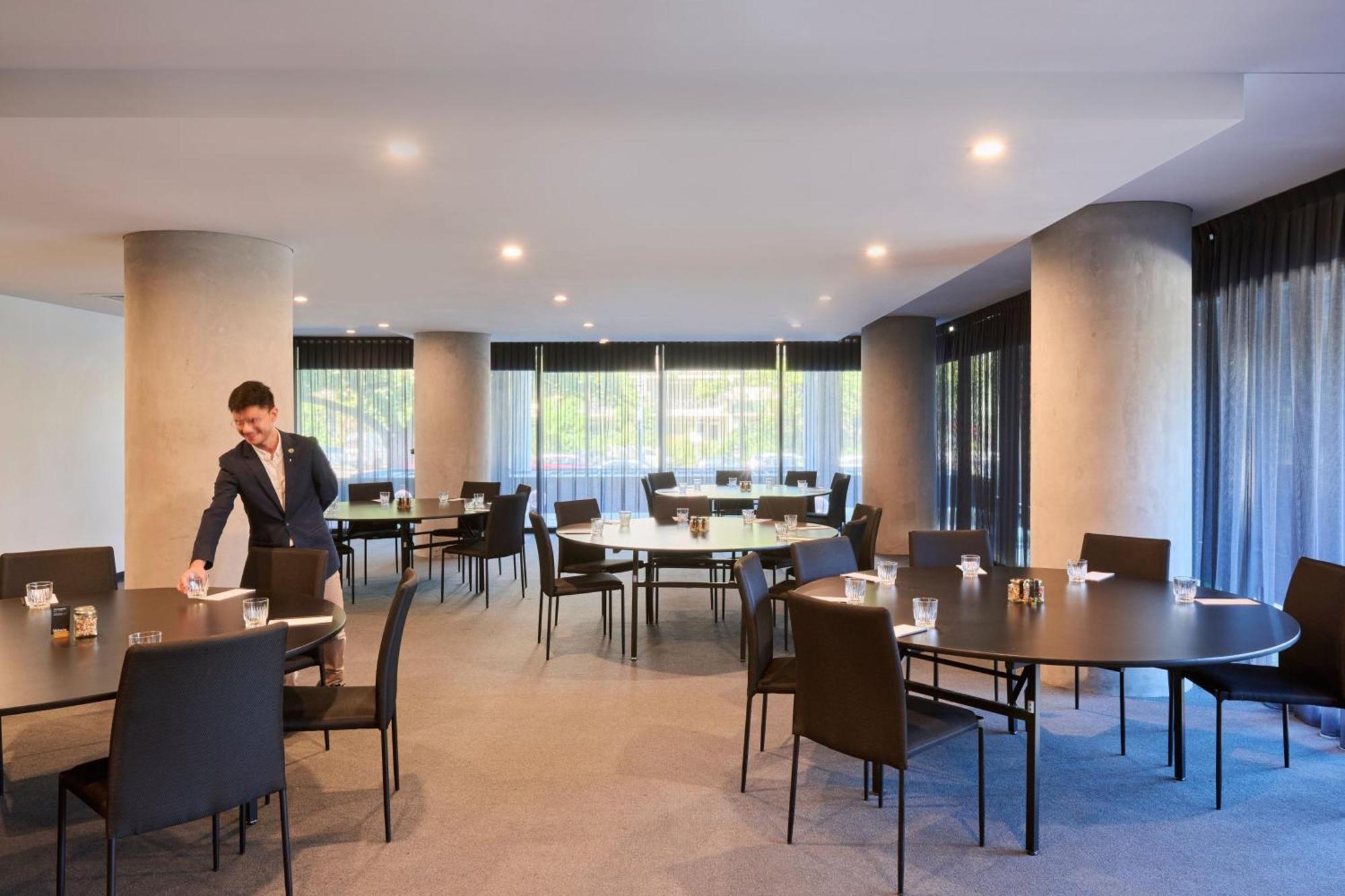 Midnight Hotel, Autograph Collection Canberra Ngoại thất bức ảnh The Club at Melbourne Airport