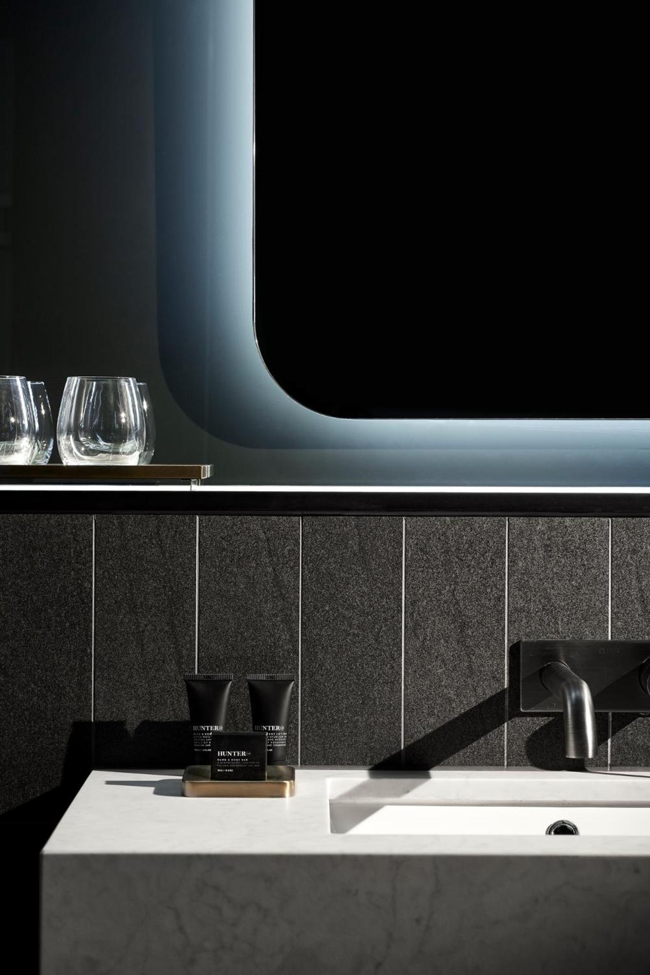 Midnight Hotel, Autograph Collection Canberra Ngoại thất bức ảnh A kitchen with a black granite countertop