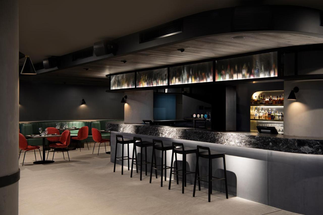 Midnight Hotel, Autograph Collection Canberra Ngoại thất bức ảnh The bar at the restaurant