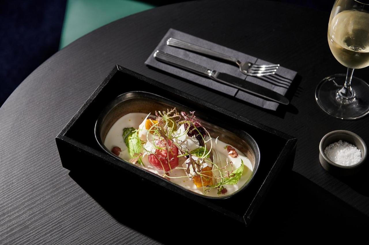 Midnight Hotel, Autograph Collection Canberra Ngoại thất bức ảnh A dish at the restaurant